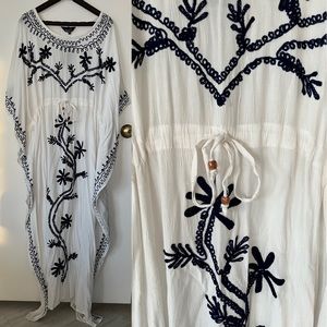 New white short sleeve caftan.